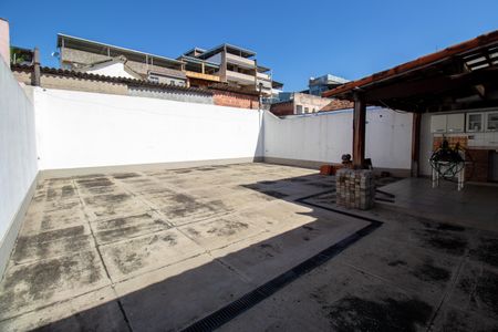 Casa à venda com 90m², 3 quartos e 12 vagasQuintal