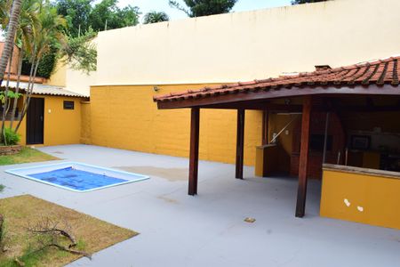 Casa para alugar com 234m², 3 quartos e 4 vagasQuintal