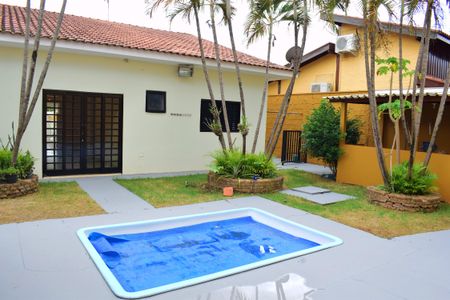 Casa para alugar com 234m², 3 quartos e 4 vagasQuintal