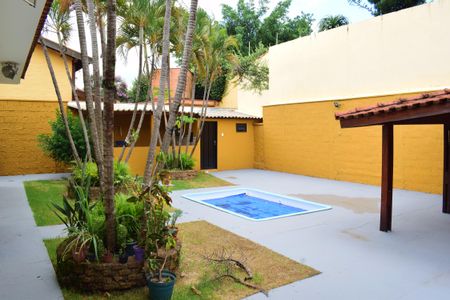 Casa para alugar com 234m², 3 quartos e 4 vagasQuintal