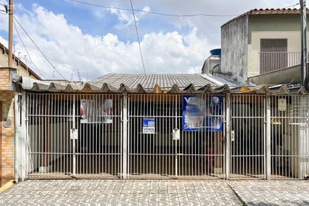 Casa à venda com 159m², 3 quartos e 2 vagasFachada + plaquinha