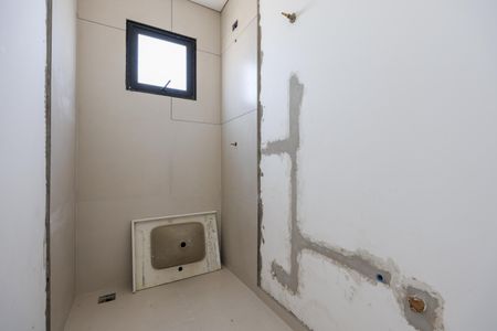 Casa de condomínio à venda com 175m², 3 quartos e 4 vagas Casa de condomínio à venda com 175m², 3 quartos e 4 vagasBanheiro da Suíte