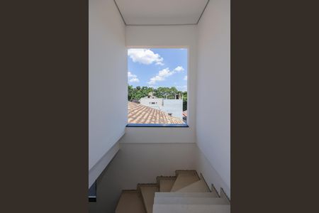 Casa de condomínio à venda com 175m², 3 quartos e 4 vagas Casa de condomínio à venda com 175m², 3 quartos e 4 vagasEscada