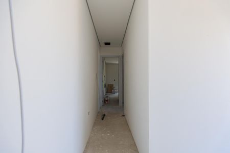 Casa de condomínio à venda com 175m², 3 quartos e 4 vagas Casa de condomínio à venda com 175m², 3 quartos e 4 vagasCorredor