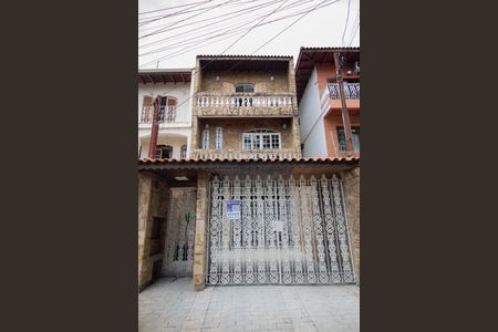 Casa de condomínio para alugar com 150m², 3 quartos e 1 vaga Casa de condomínio para alugar com 150m², 3 quartos e 1 vagaFachada