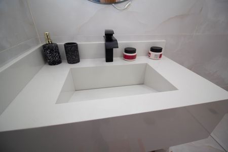 Casa de condomínio para alugar com 150m², 3 quartos e 1 vaga Casa de condomínio para alugar com 150m², 3 quartos e 1 vagaBanheiro da Suíte 2