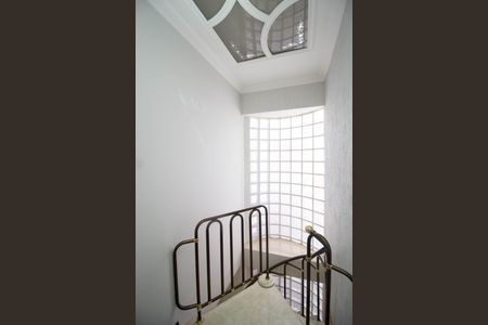 Casa de condomínio para alugar com 150m², 3 quartos e 1 vaga Casa de condomínio para alugar com 150m², 3 quartos e 1 vagaEscada