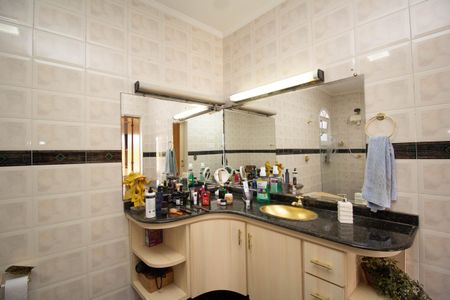 Casa de condomínio para alugar com 150m², 3 quartos e 1 vaga Casa de condomínio para alugar com 150m², 3 quartos e 1 vagaBanheiro da Suíte 1