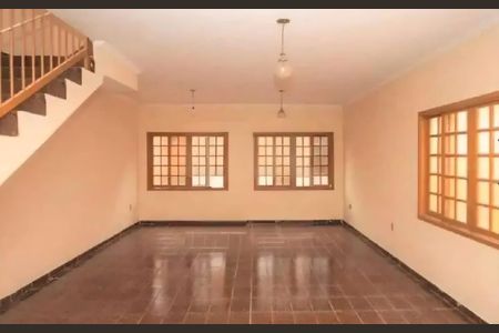 Casa à venda com 4 quartos, 200m² em Vila Carrão, São Paulo