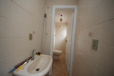 Casa à venda com 200m², 4 quartos e 2 vagasBanheiro social