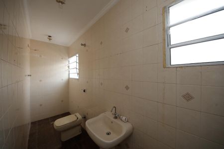 Casa à venda com 200m², 4 quartos e 2 vagasBanheiro social