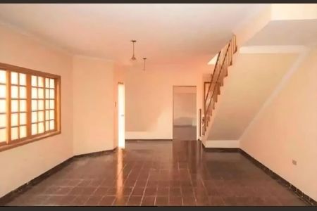 Casa à venda com 4 quartos, 200m² em Vila Carrão, São Paulo