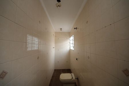 Casa à venda com 200m², 4 quartos e 2 vagasBanheiro social