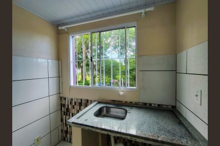 Cozinha de casa de condomínio para alugar com 2 quartos, 50m² em São João do Rio Vermelho, Florianópolis