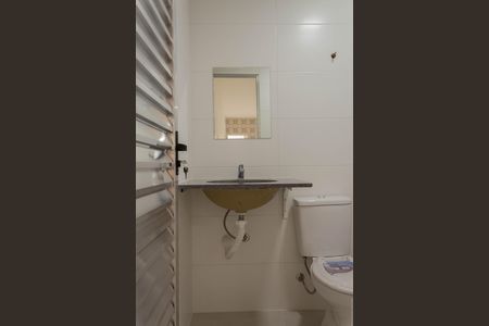 Banheiro de kitnet/studio para alugar com 1 quarto, 22m² em Baeta Neves, São Bernardo do Campo
