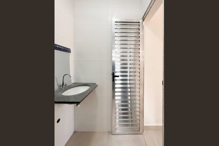 Banheiro Social de kitnet/studio para alugar com 1 quarto, 22m² em Baeta Neves, São Bernardo do Campo