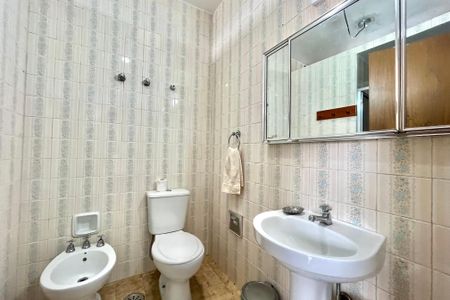 Casa à venda com 410m², 5 quartos e 3 vagasBanheiro da Suíte 2