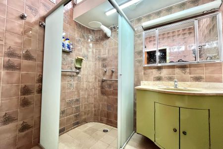 Casa à venda com 410m², 5 quartos e 3 vagasBanheiro da Suíte 4