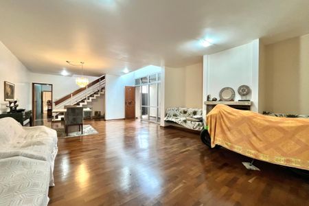 Casa à venda com 410m², 5 quartos e 3 vagasSala