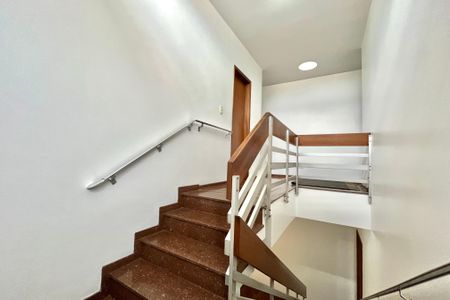 Casa à venda com 410m², 5 quartos e 3 vagasEscada