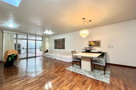 Casa à venda com 410m², 5 quartos e 3 vagasSala