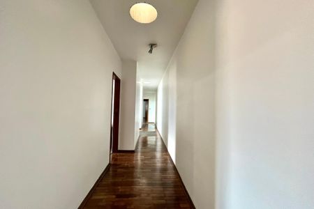 Casa à venda com 410m², 5 quartos e 3 vagasCorredor