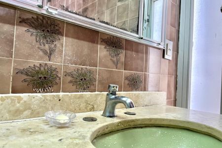 Casa à venda com 410m², 5 quartos e 3 vagasBanheiro da Suíte 4