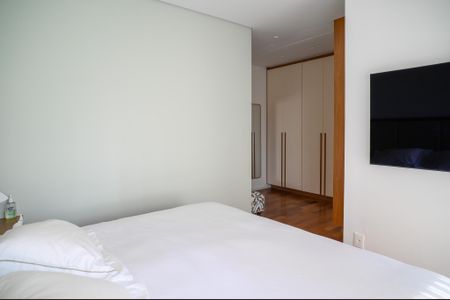 Apartamento à venda com 132m², 3 quartos e 2 vagasQuarto 2 - Suite