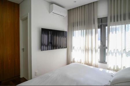 Apartamento à venda com 132m², 3 quartos e 2 vagasQuarto 2 - Suite