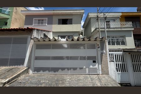 Casa à venda com 175m², 2 quartos e 2 vagasFachada