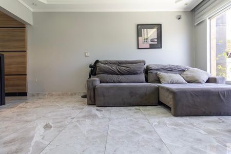 Casa à venda com 240m², 2 quartos e 4 vagas Casa à venda com 240m², 2 quartos e 4 vagasSala