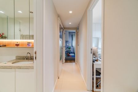 Apartamento à venda com 81m², 3 quartos e 2 vagasCorredor