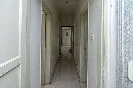 Casa para alugar com 224m², 3 quartos e 4 vagas Casa para alugar com 224m², 3 quartos e 4 vagascorredor para os cômodos_2