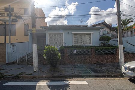 Casa para alugar com 224m², 3 quartos e 4 vagas Casa para alugar com 224m², 3 quartos e 4 vagasfachada