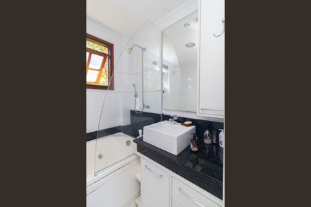 Casa de condomínio para alugar com 140m², 4 quartos e 1 vagaBanheiro 2