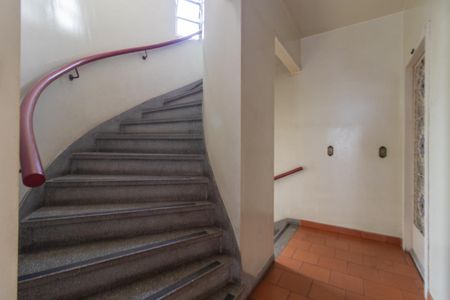 Apartamento para alugar com 70m², 2 quartos e 2 vagasEscadas