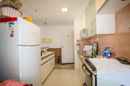 Apartamento para alugar com 77m², 2 quartos e 2 vagasCozinha