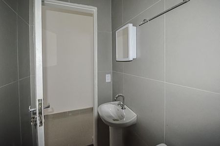 Casa para alugar com 55m², 2 quartos e sem vaga Casa para alugar com 55m², 2 quartos e sem vagaBanheiro