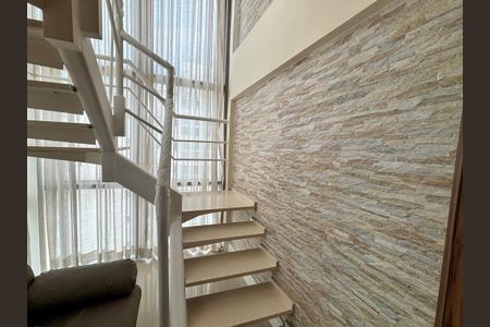 Apartamento para alugar com 143m², 4 quartos e 2 vagasEscada