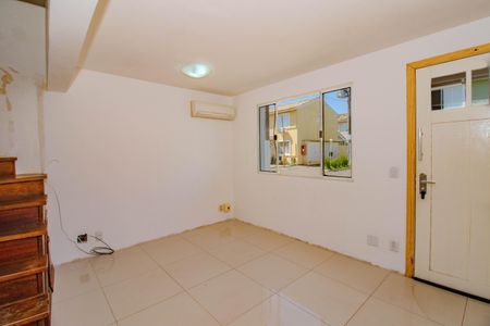 Sala de casa de condomínio para alugar com 3 quartos, 101m² em Sarandi, Porto Alegre