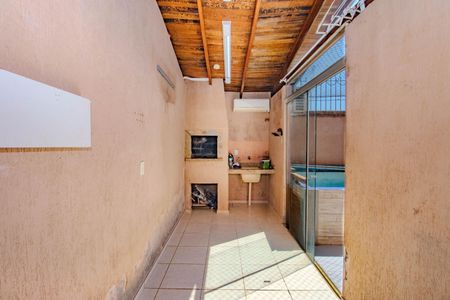 Casa de condomínio para alugar com 101m², 3 quartos e 1 vaga Casa de condomínio para alugar com 101m², 3 quartos e 1 vagaPátio