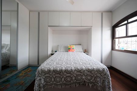 Casa à venda com 230m², 3 quartos e 5 vagasSuíte 2