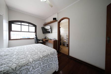 Casa à venda com 230m², 3 quartos e 5 vagasSuíte 2