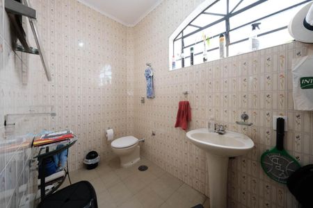 Casa à venda com 230m², 3 quartos e 5 vagasBanheiro 2