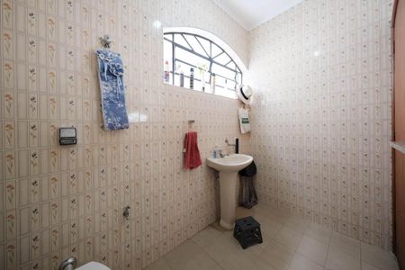 Casa à venda com 230m², 3 quartos e 5 vagasBanheiro 2