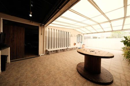 Casa à venda com 230m², 3 quartos e 5 vagasQuintal