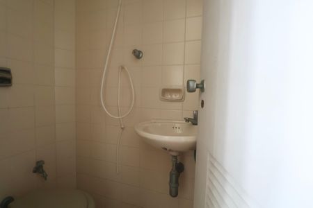 Apartamento para alugar com 146m², 3 quartos e 4 vagas Apartamento para alugar com 146m², 3 quartos e 4 vagasBanheiro de serviço