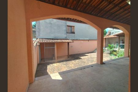 Casa à venda com 120m², 4 quartos e 2 vagas Casa à venda com 120m², 4 quartos e 2 vagasFoto 02
