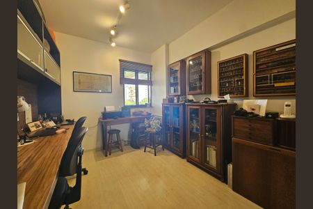 Apartamento para alugar com 158m², 4 quartos e 3 vagasQuarto 1/ Escritório