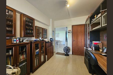Apartamento para alugar com 158m², 4 quartos e 3 vagasQuarto 1/ Escritório